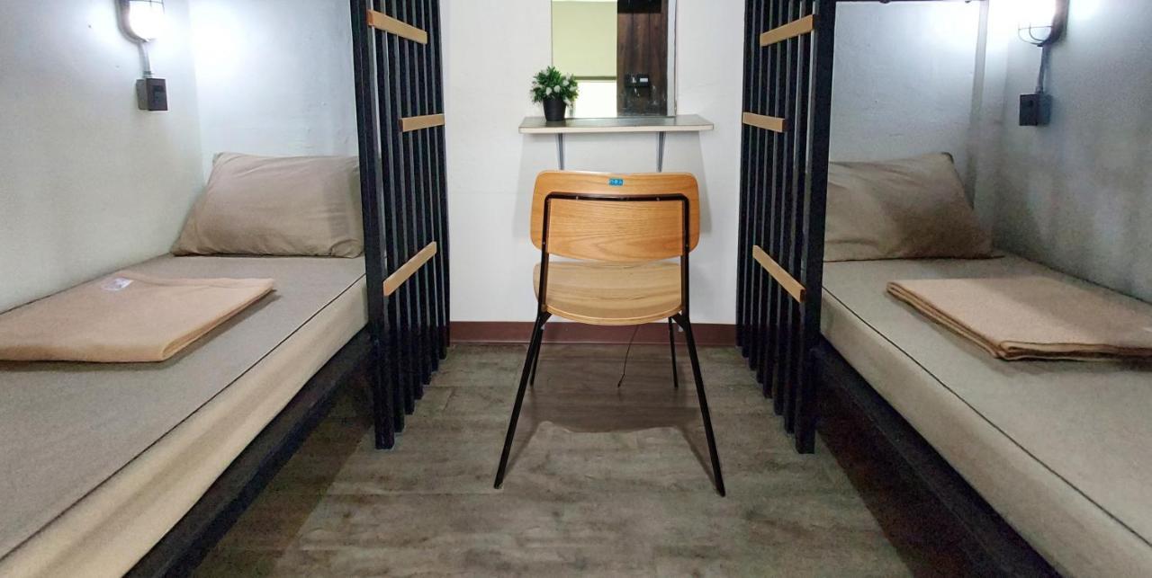 Feel Good Bangkok Hostel Bagian luar foto