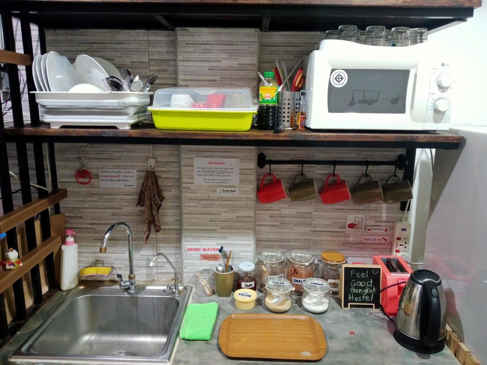 Feel Good Bangkok Hostel Bagian luar foto