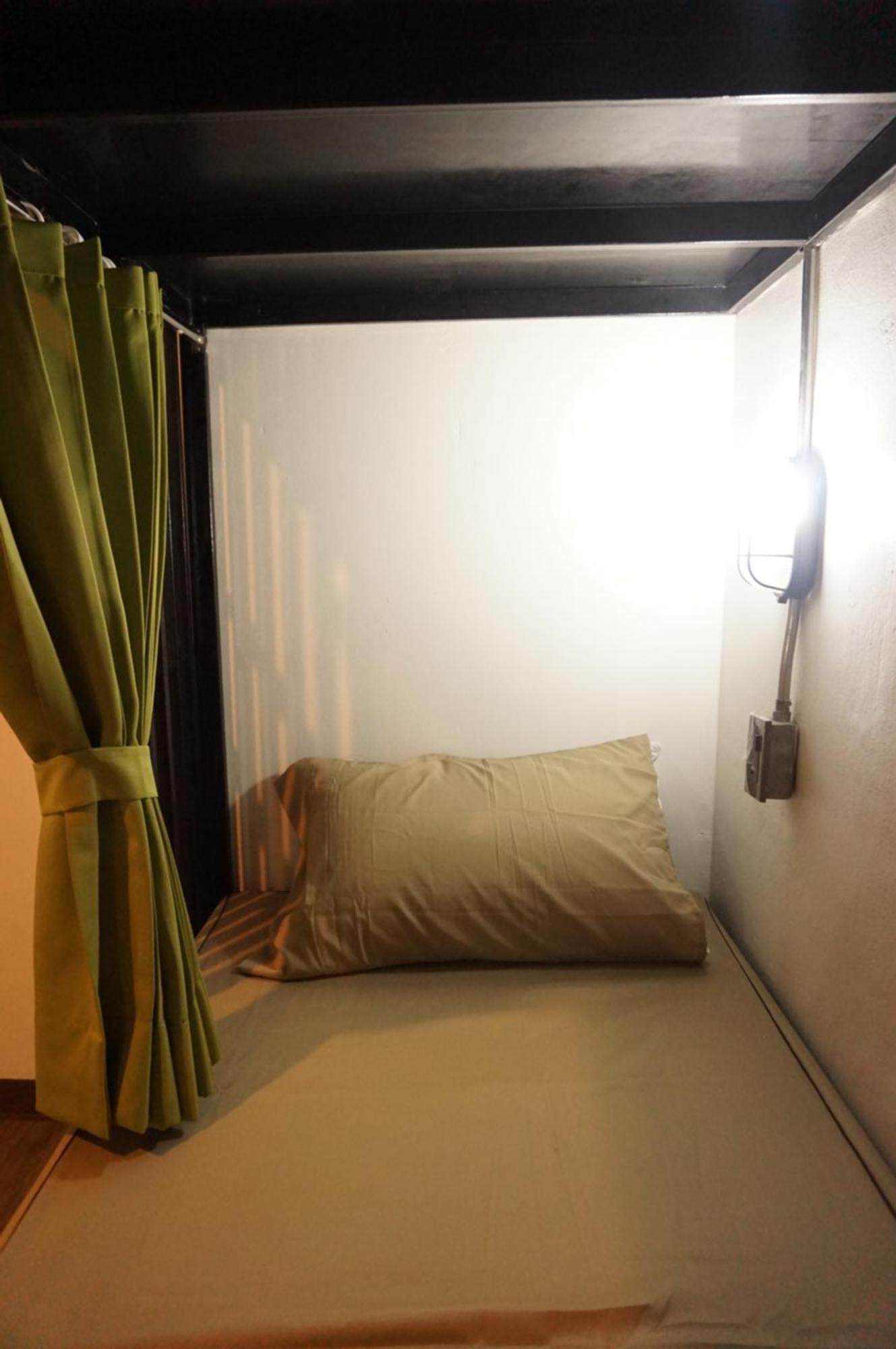 Feel Good Bangkok Hostel Bagian luar foto