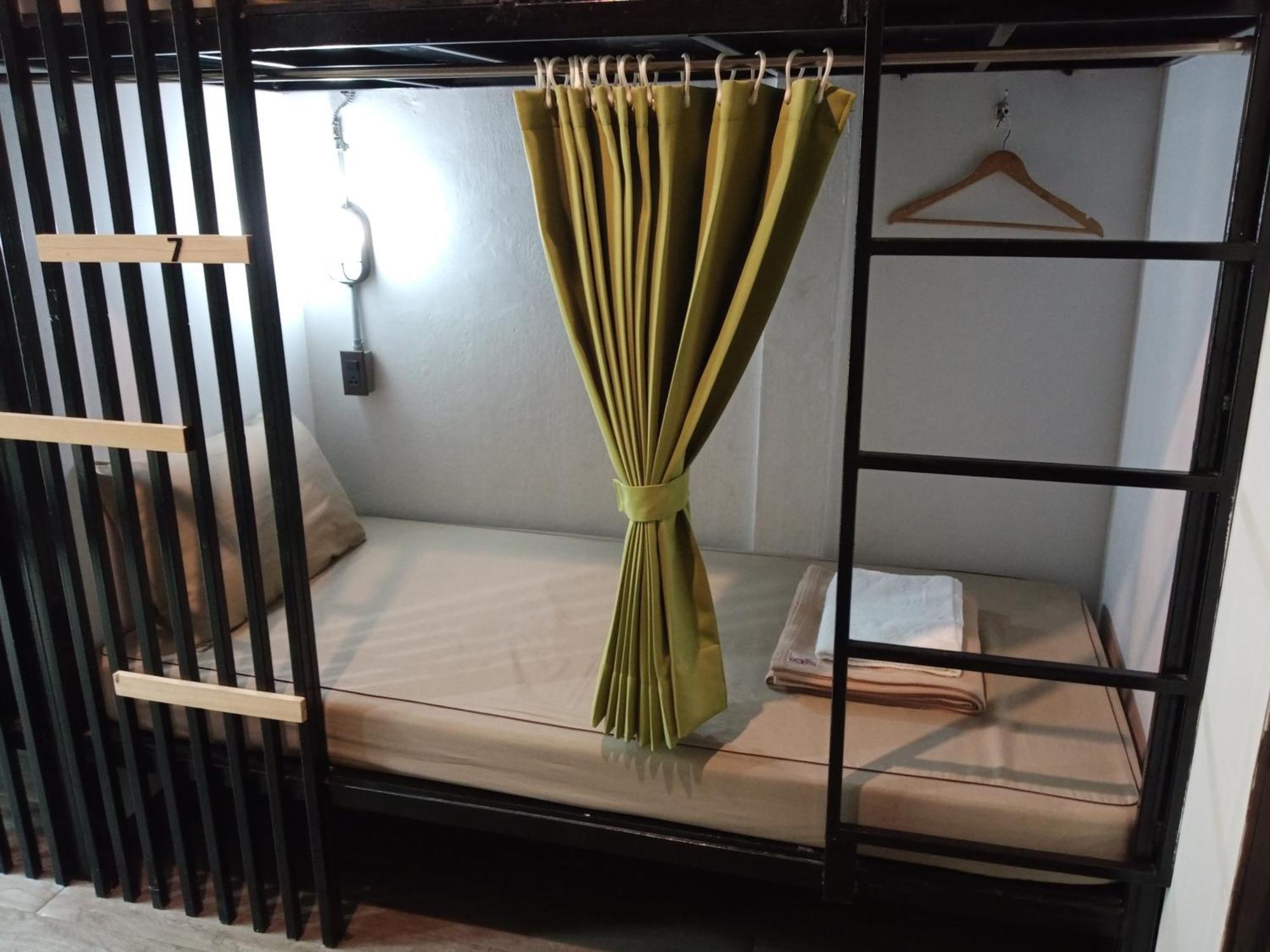 Feel Good Bangkok Hostel Bagian luar foto
