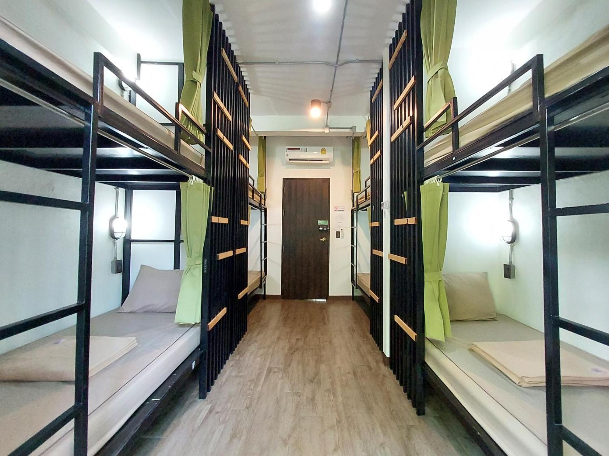 Feel Good Bangkok Hostel Bagian luar foto