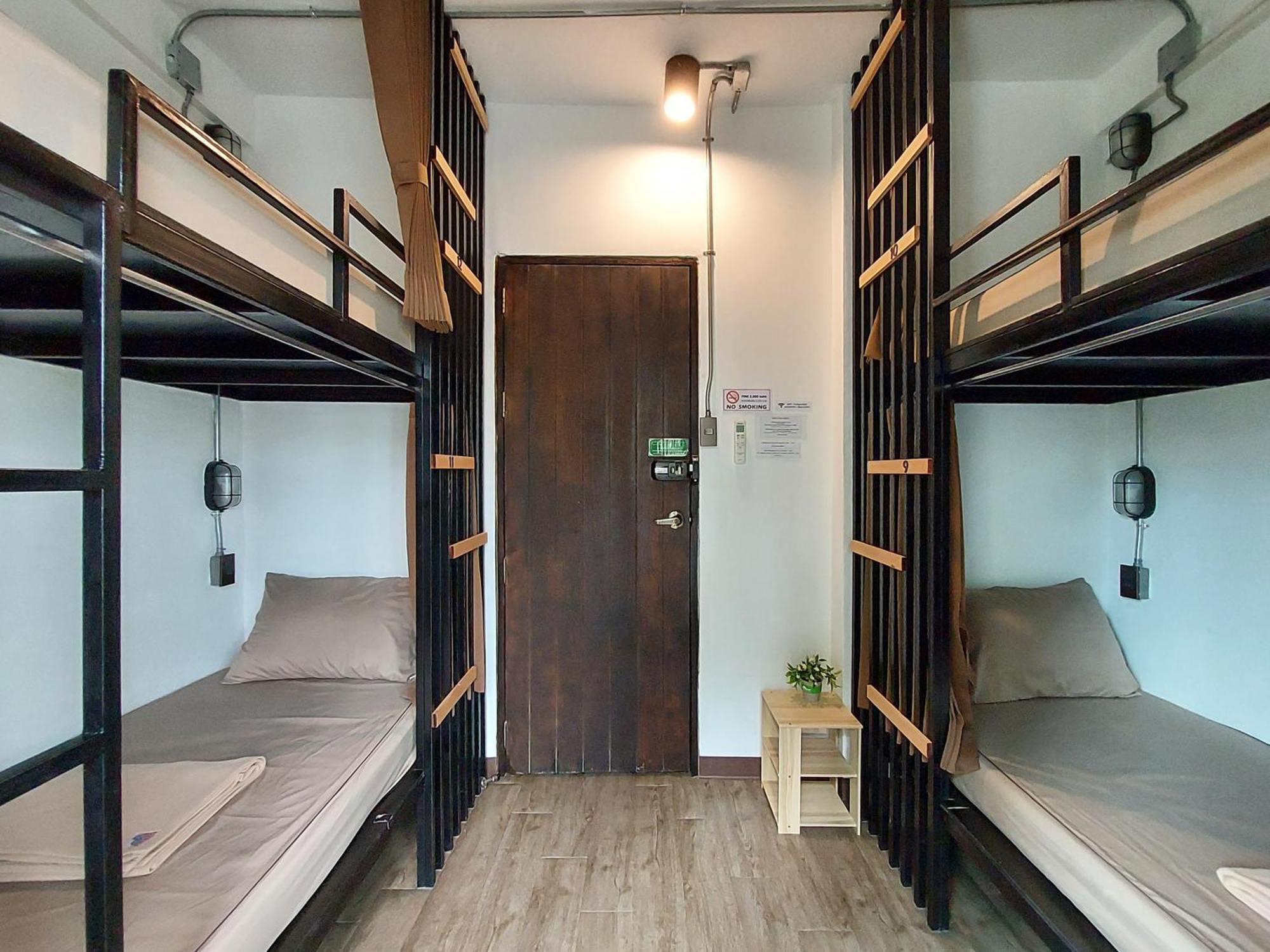 Feel Good Bangkok Hostel Bagian luar foto