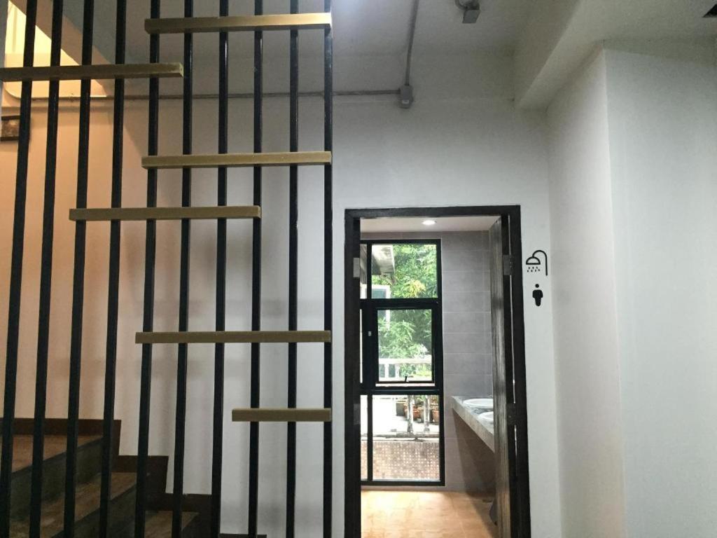Feel Good Bangkok Hostel Bagian luar foto