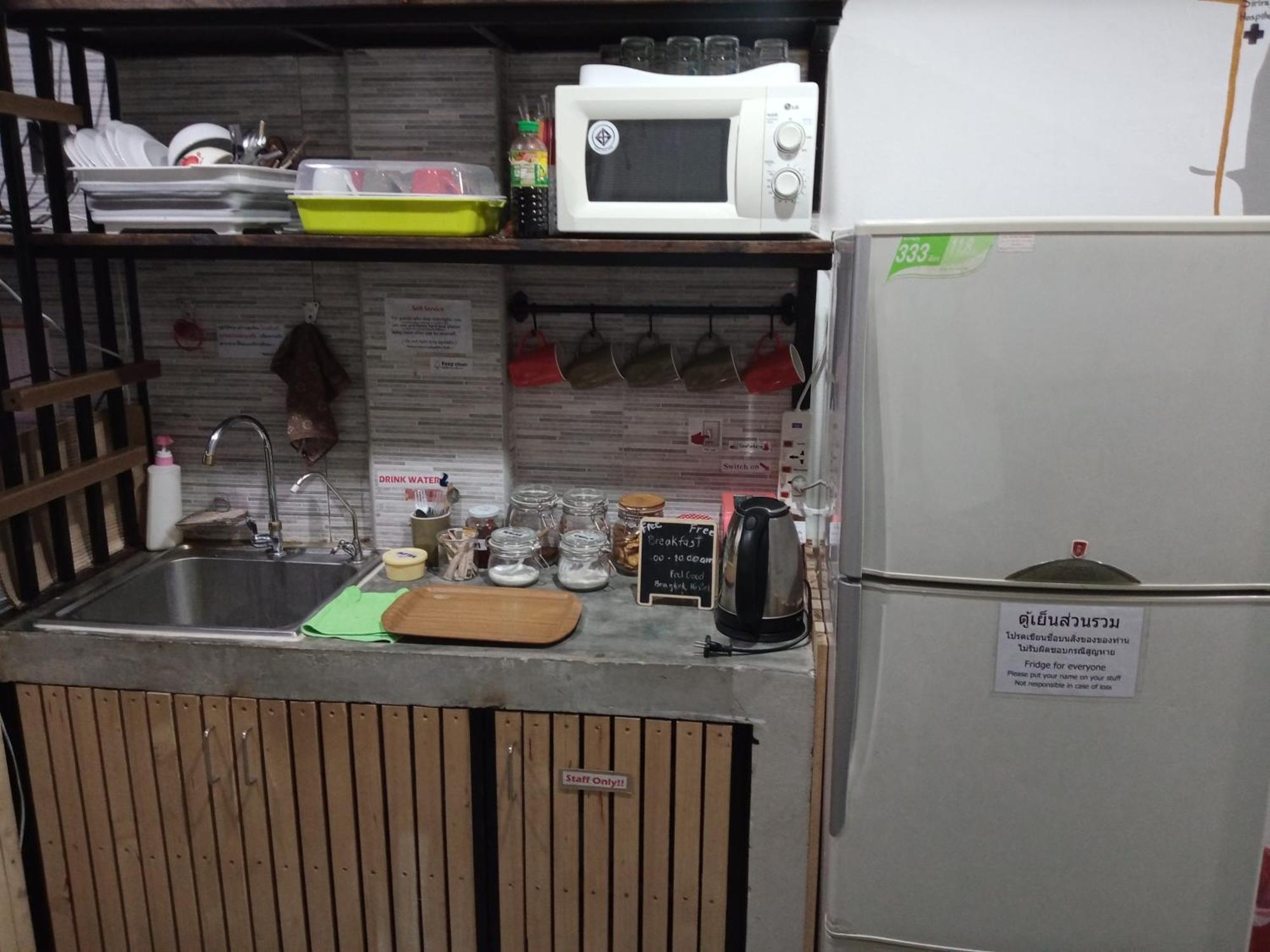 Feel Good Bangkok Hostel Bagian luar foto