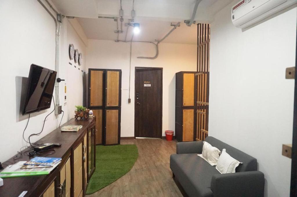 Feel Good Bangkok Hostel Bagian luar foto